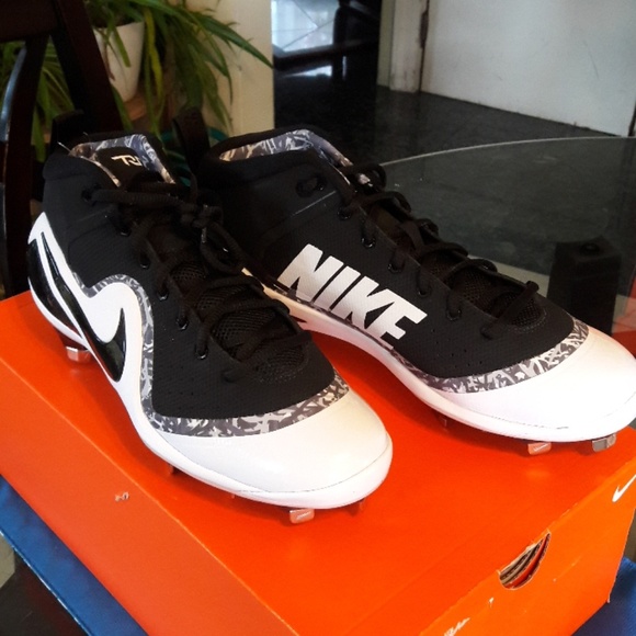 Nike Other - NIKE FORCE ZOOM TROUT 4